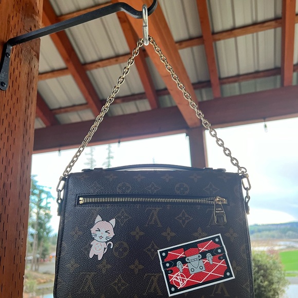 Louis Vuitton Brown Monogram Shoulder Bag - Picture 4 of 13